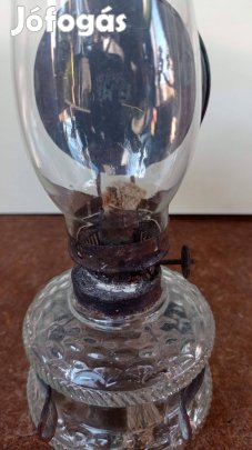 Közepes méretű régi falra akasztható petróleum lámpa