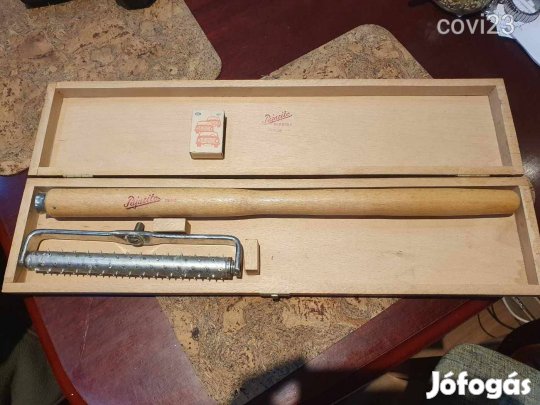 Középkori sorszámozott kínzóeszköz de állítólag tapétakaparásra is jó