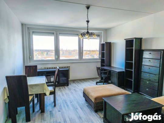 Közkedvelt Gvadányi utcában