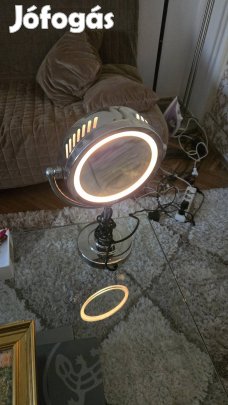 Kozmetikai tükör eladó.