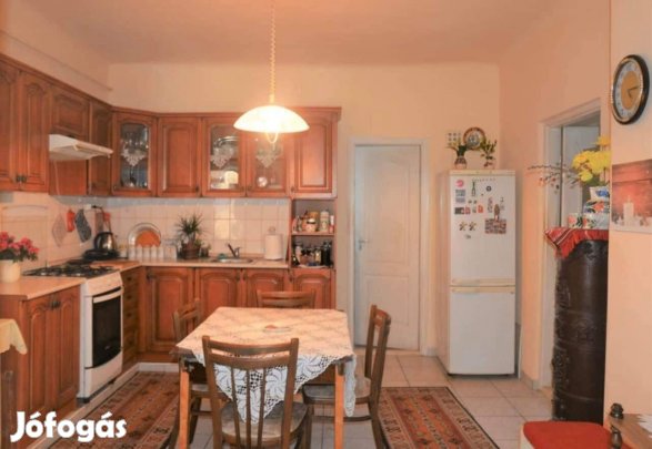 Közös udvaros ingatlan, Eger-Felnémeten