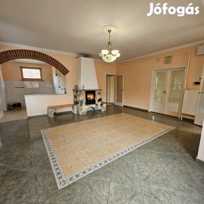 Központi elhelyezkedés, nyugodt otthon Kunszentmiklóson  sokoldalú