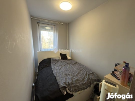 Központi elhelyezkedésű panellakás