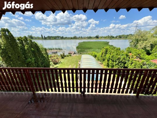 Közvetlen vízparti családi ház Áporkán most jelentős árengedménnyel!!!