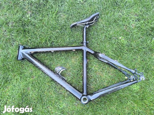 Kraftstoff 26"-os karbon váz +nyeregcső