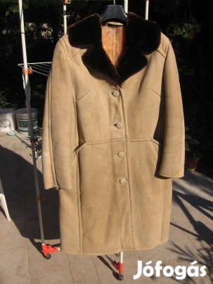 Kreatív célra világos női irhabunda, kellék