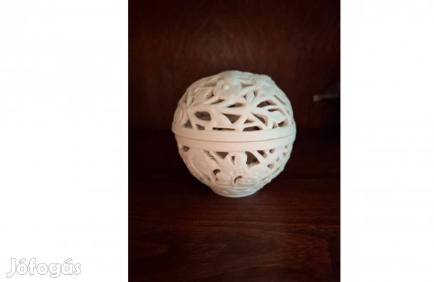 Kreatív herendi műhelyfoglalkozáson készült áttört bonbonier