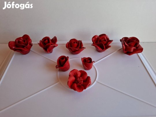 Kreatív herendi műhelyfoglalkozáson készült porcelánrózsák