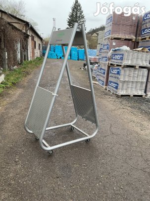 Kreatívan használható, masszív, gurulós állvány gazdára vár