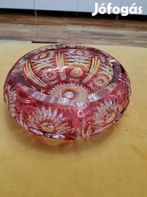 Kristály hamutartó, piros színben 