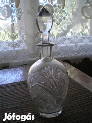 Kristály régebbi üveg palack dugójával együtt likőrös talán
