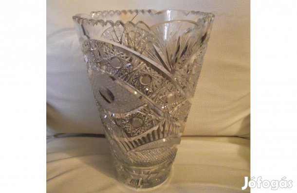 Kristály váza széles tetejű