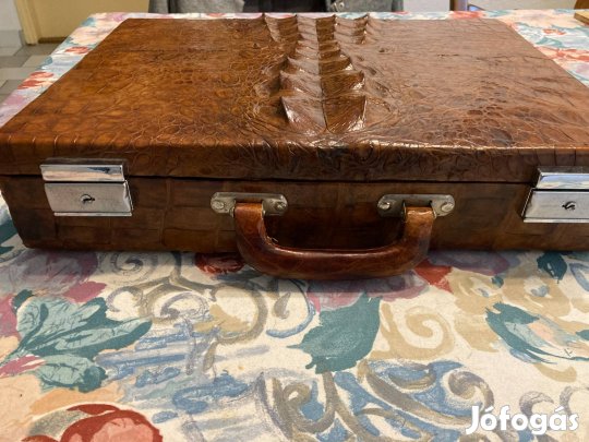 Krokodilbőr diplomatatáska