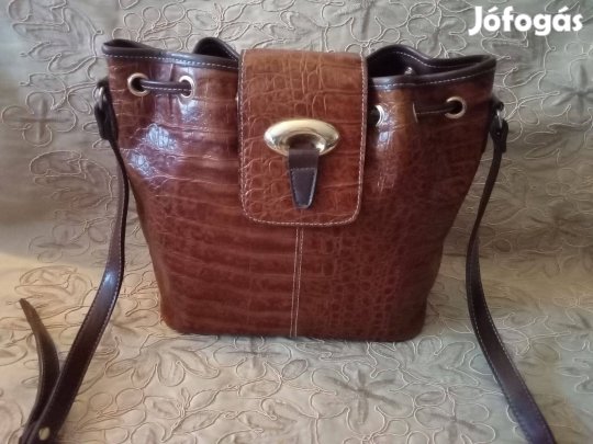 Krokodilbőr mintás barna táska