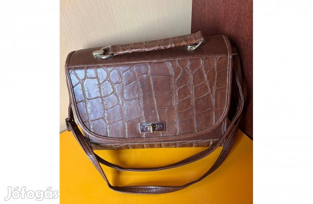 Krokodilbőr utánzatú táska