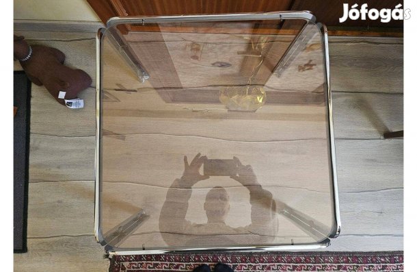 Króm dohányzó asztal