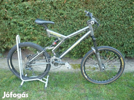 Kross épített összteleszkópos enduro kerékpár, Deore felszereltséggel