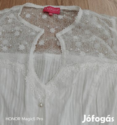 Krüger fehér női blúz gyöngyökkel