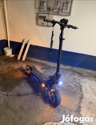 Kukirin G2 Master + bukósisak