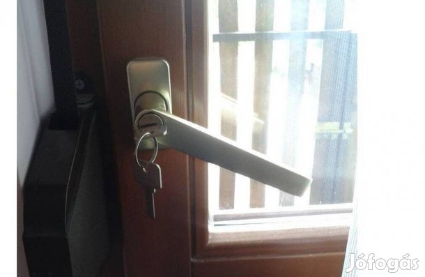 Kulccsal zárható kilincs ablakra erkélyajtóra féloldalas