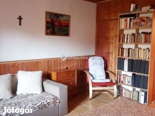 Kulcs, Arany János u.-ban 2 szintes napelemes családiház