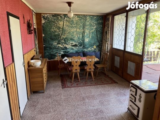 Kulcs, Kócsag utcában 3 szintes ház eladó