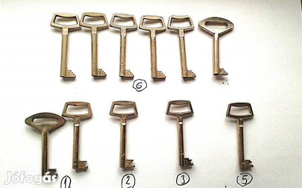 Kulcs bútorzárhoz. Számozott toll, üreges kivitel. Nem használt
