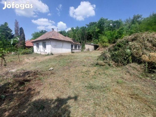 Kulcsi 899 nm-es telek eladó