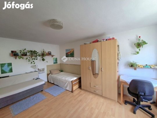 Kulcsi eladó 45 nm-es ház