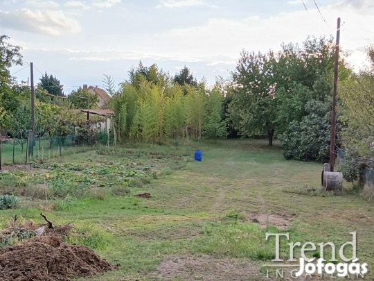 Kulcson telek eladó.