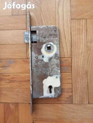 Kulcsos bevésőzár (1)