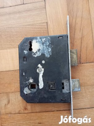 Kulcsos bevésőzár (3)