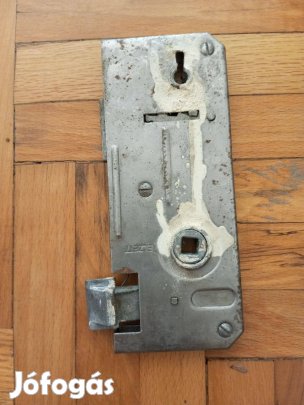 Kulcsos bevésőzár (4)