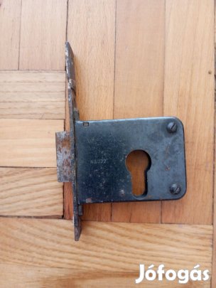 Kulcsos bevésőzár (5)