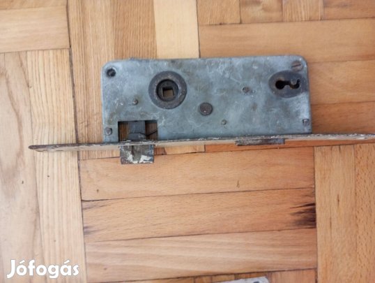 Kulcsos bevésőzár (6)