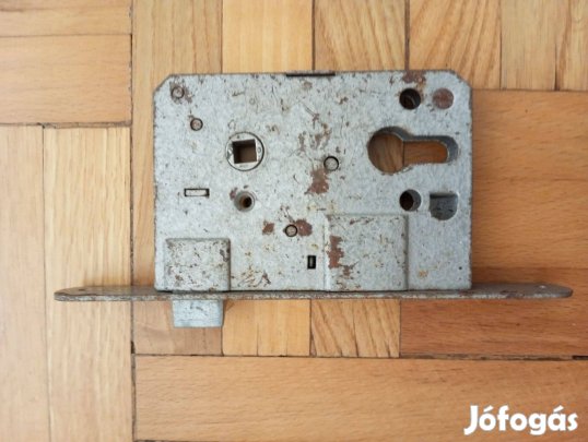 Kulcsos bevésőzár (8)