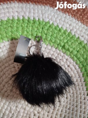 Kulcstartó, fekete pompom, pamacs