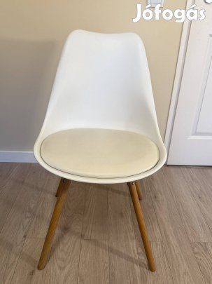 Különálló fehér szék