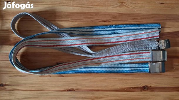 Különböző Szinű Healy Hansen Övek Fém Csattal