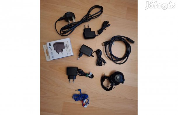 Különböző adapterek, kábelek új-, és újszerű állapotban