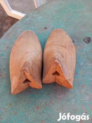 Különböző antik kaptafa sámfa cipő nyújtó feszítő ékek