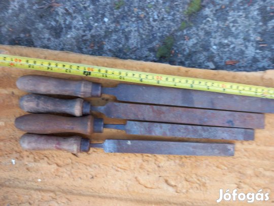 Különböző antik kézi lapos reszelő fa nyéllel