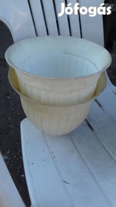 Különböző fehér müa kaspó 5db egybe