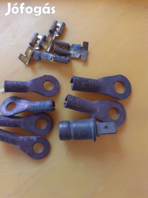 Különböző méretű régi réz kábel sarú párban