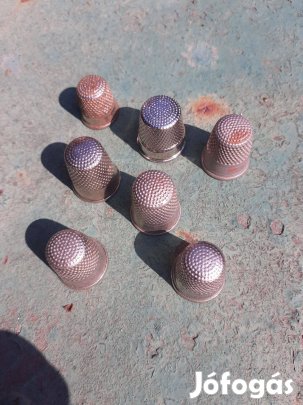 Különböző régi fém gyűszű