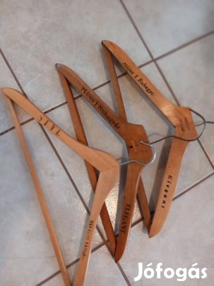 Különböző régi jelzett fa vállfa Május 1. Vörös Október