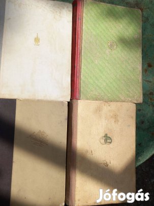 Különböző régi kiadású könyvek a 40-50-es évekből némelyik dedikált