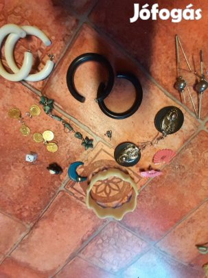 Különböző retro fülbevaló lógos klipsz 12 pár egybe de lehet külön is