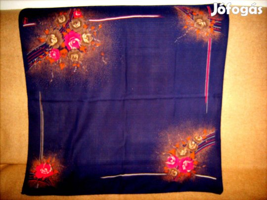 Különböző színű, mintájú, finom, márkás, elegáns, kendők