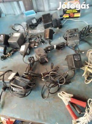 Kűlönböző töltő adapter